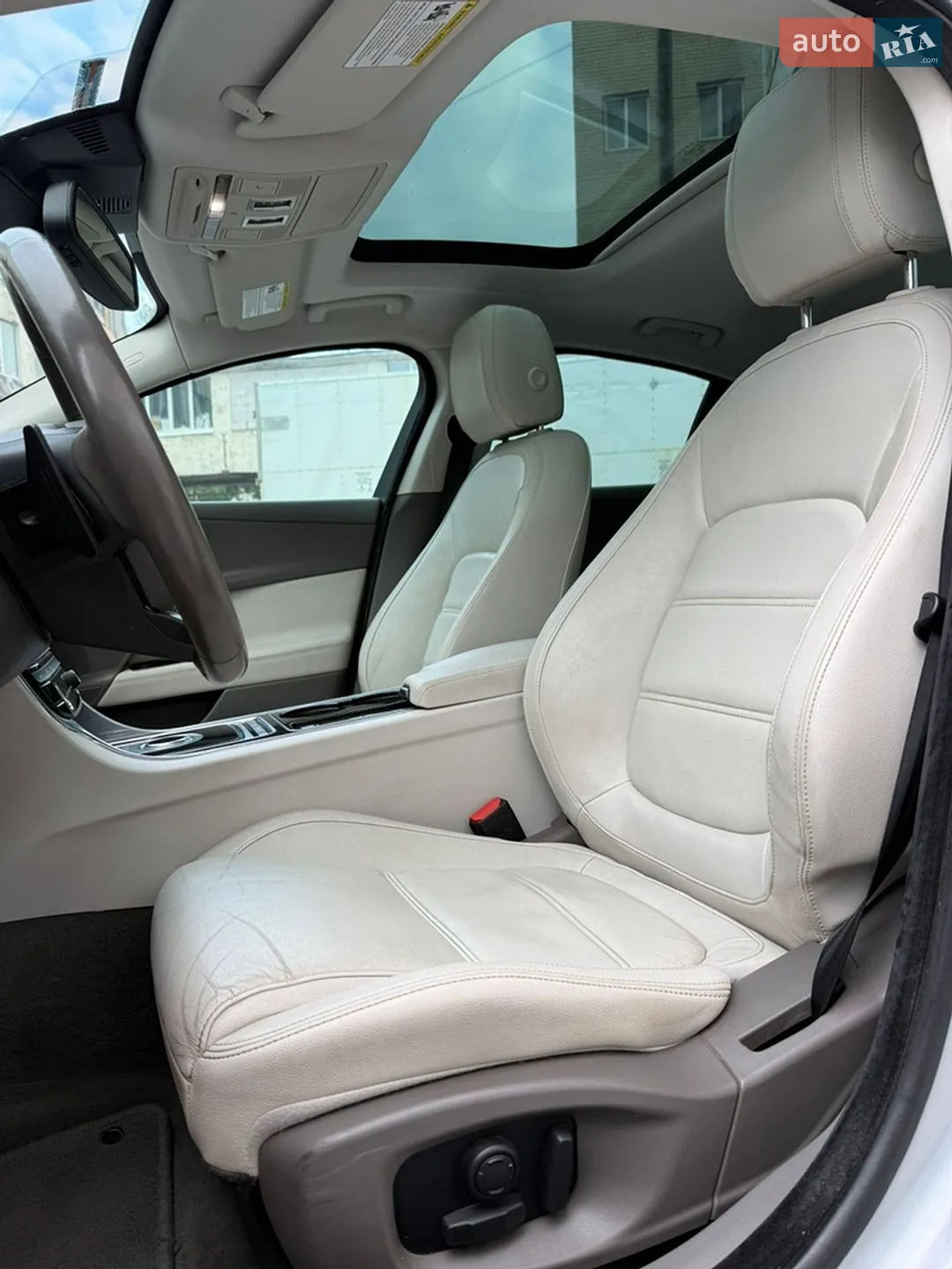 2016 Jaguar XE - мініатюра 15