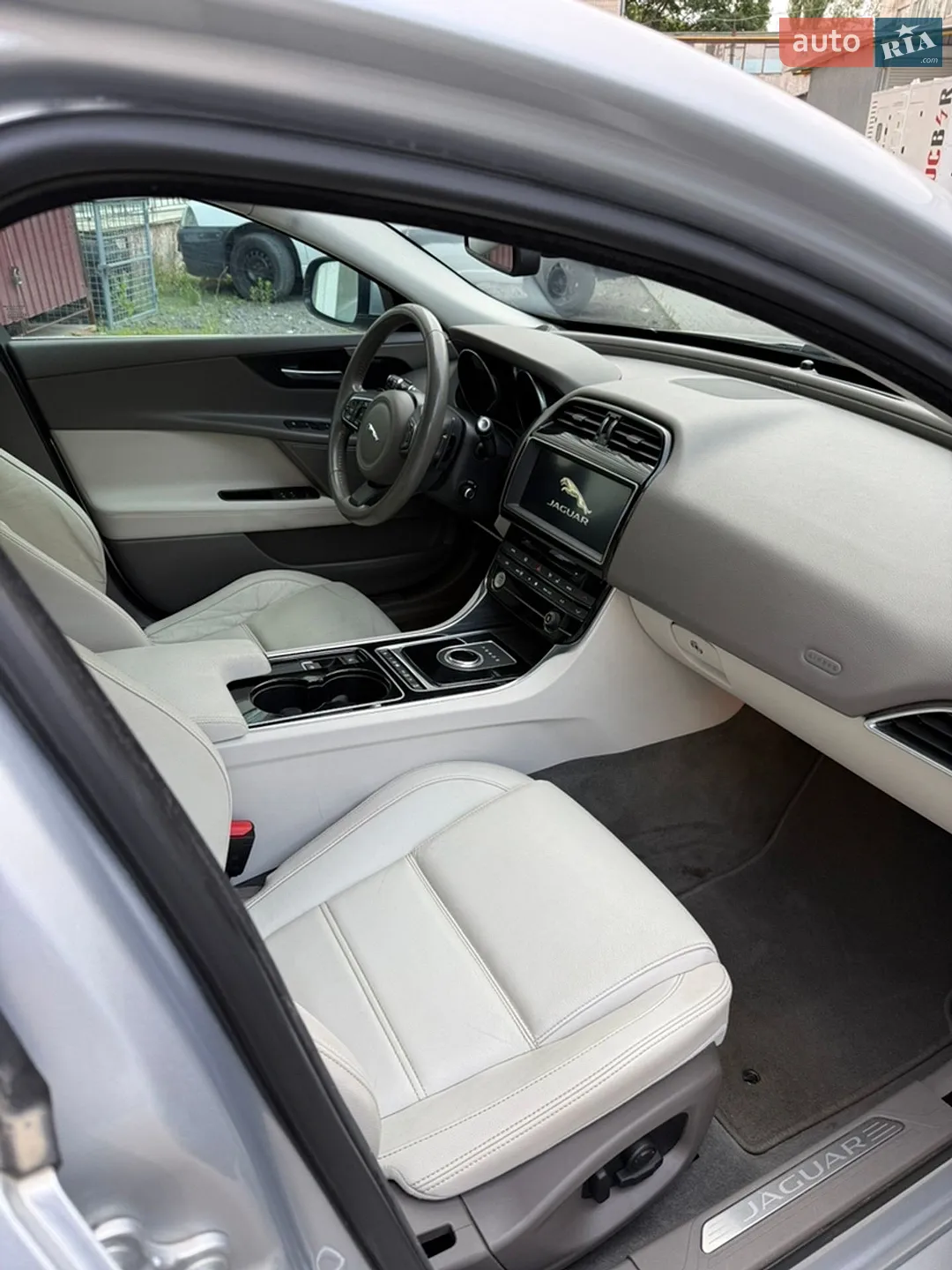 2016 Jaguar XE - мініатюра 20
