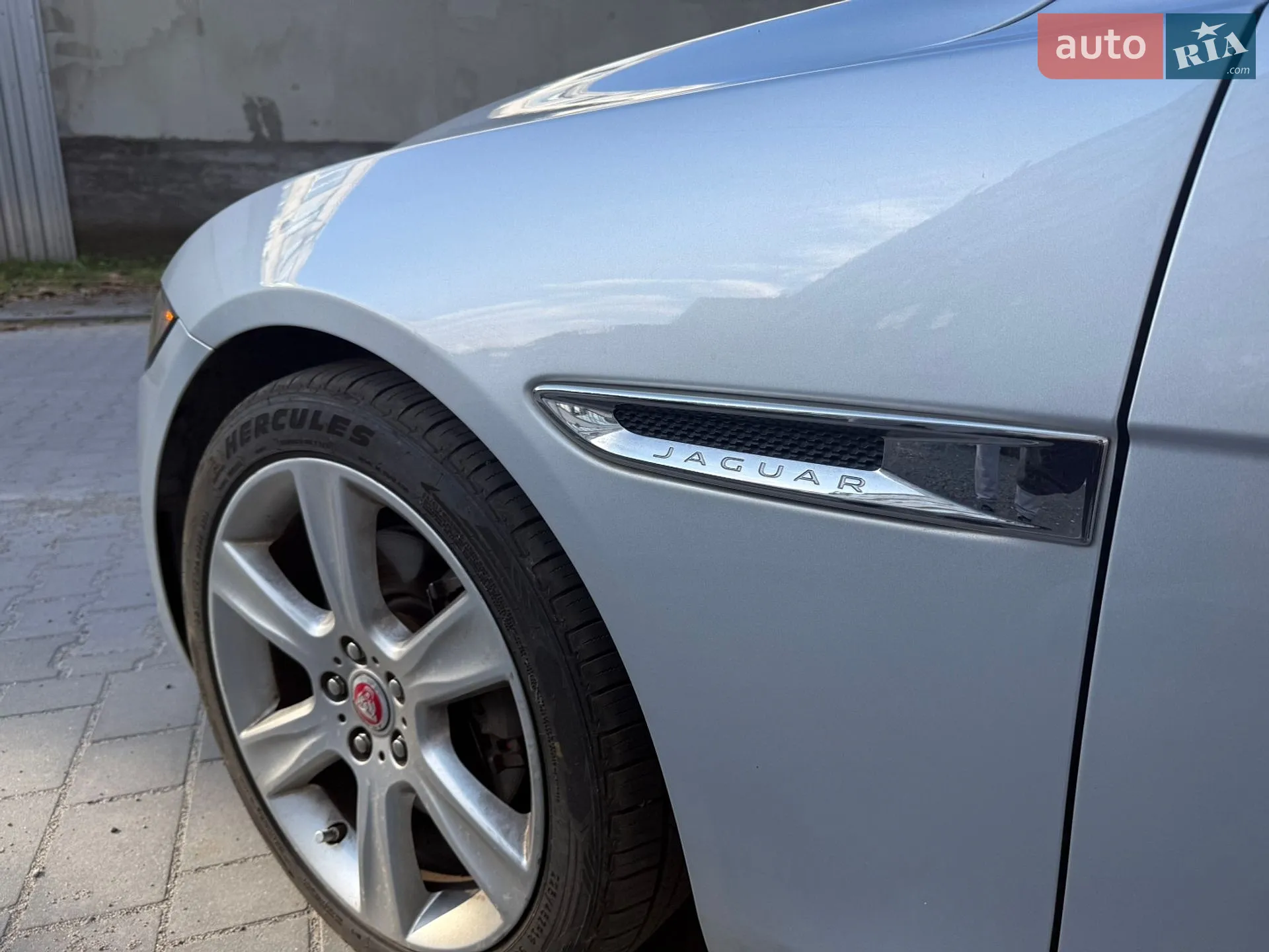 2016 Jaguar XE - мініатюра 9