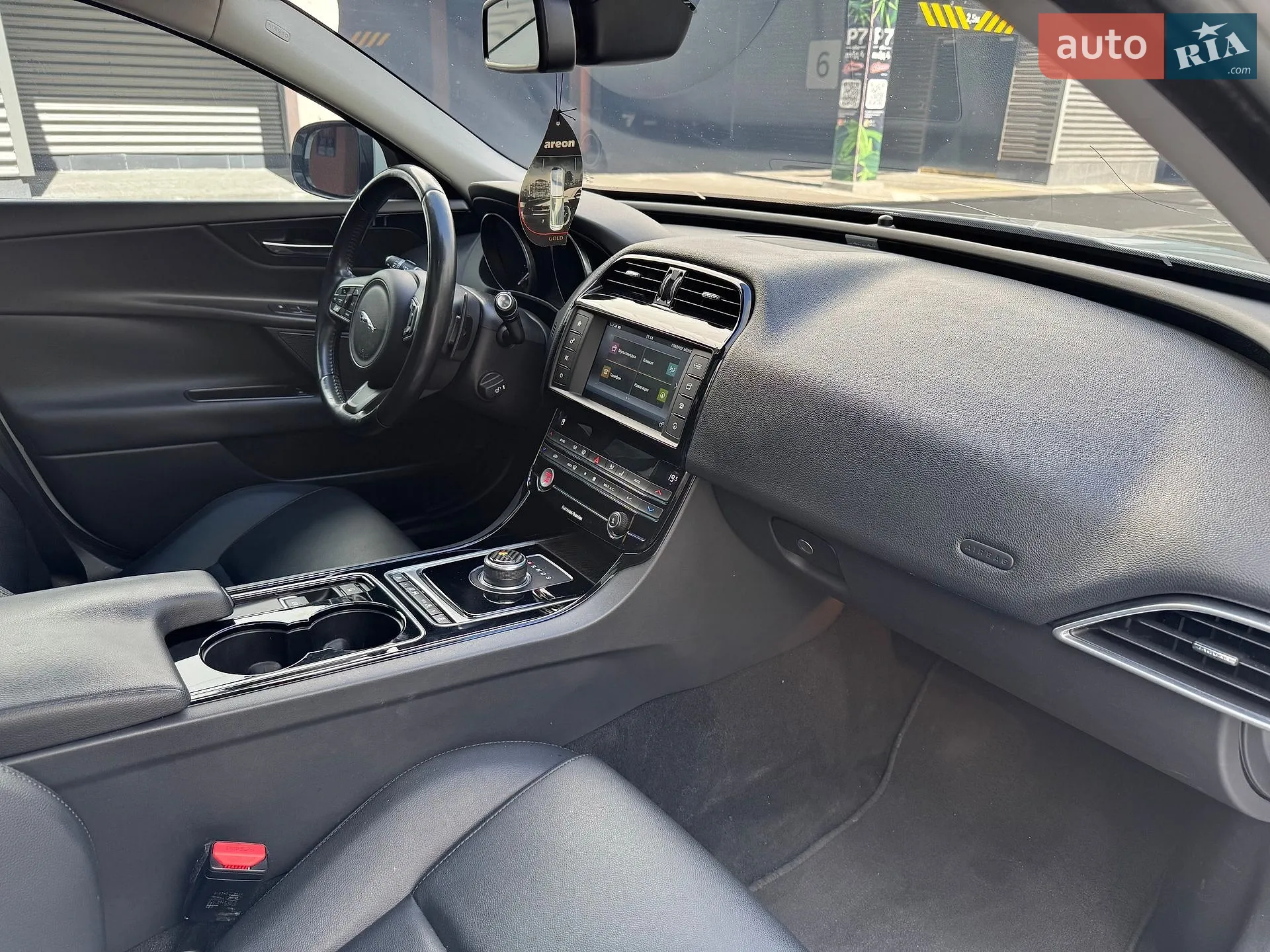 2016 Jaguar XE - мініатюра 6