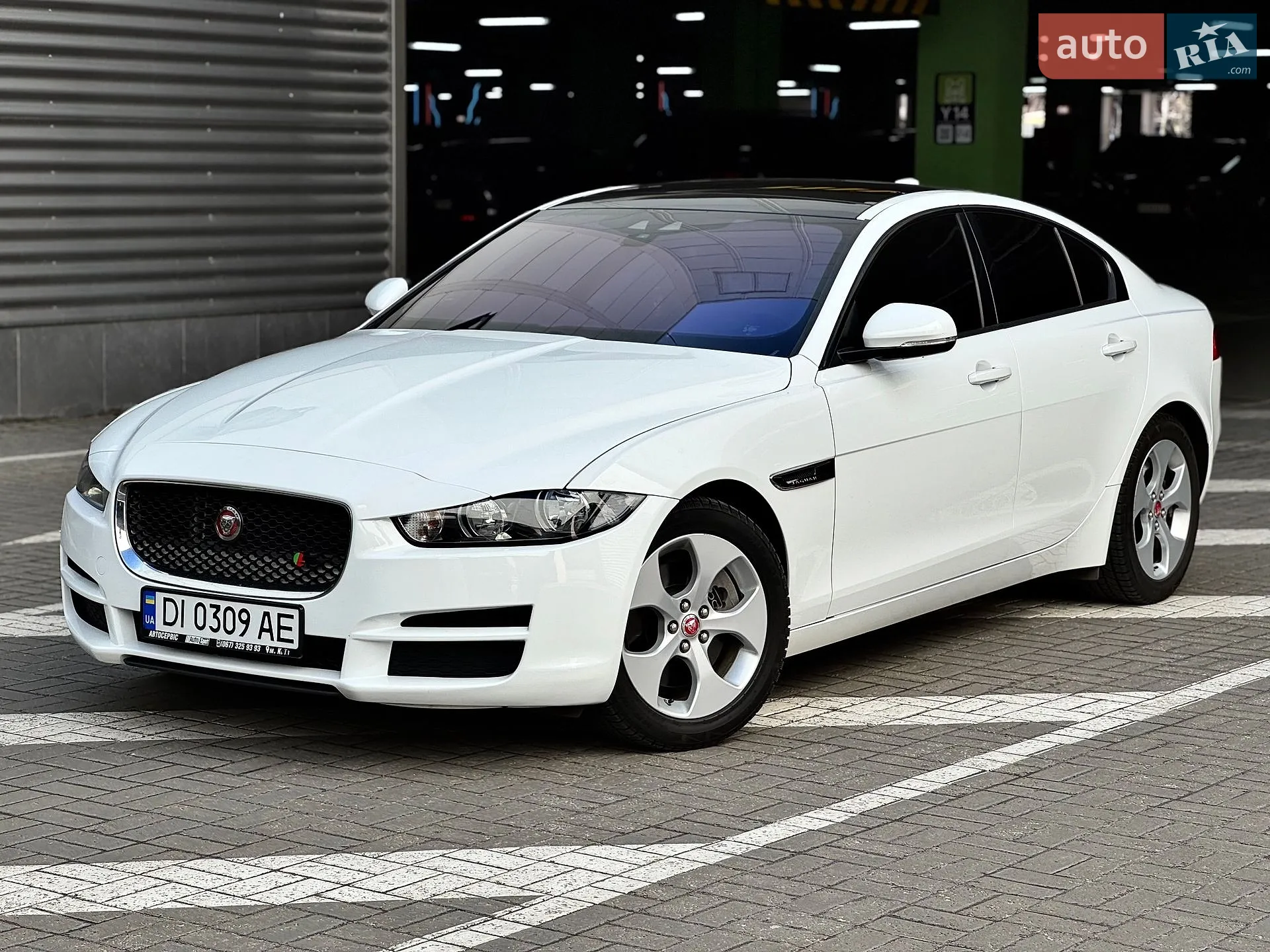 2016 Jaguar XE - мініатюра 23
