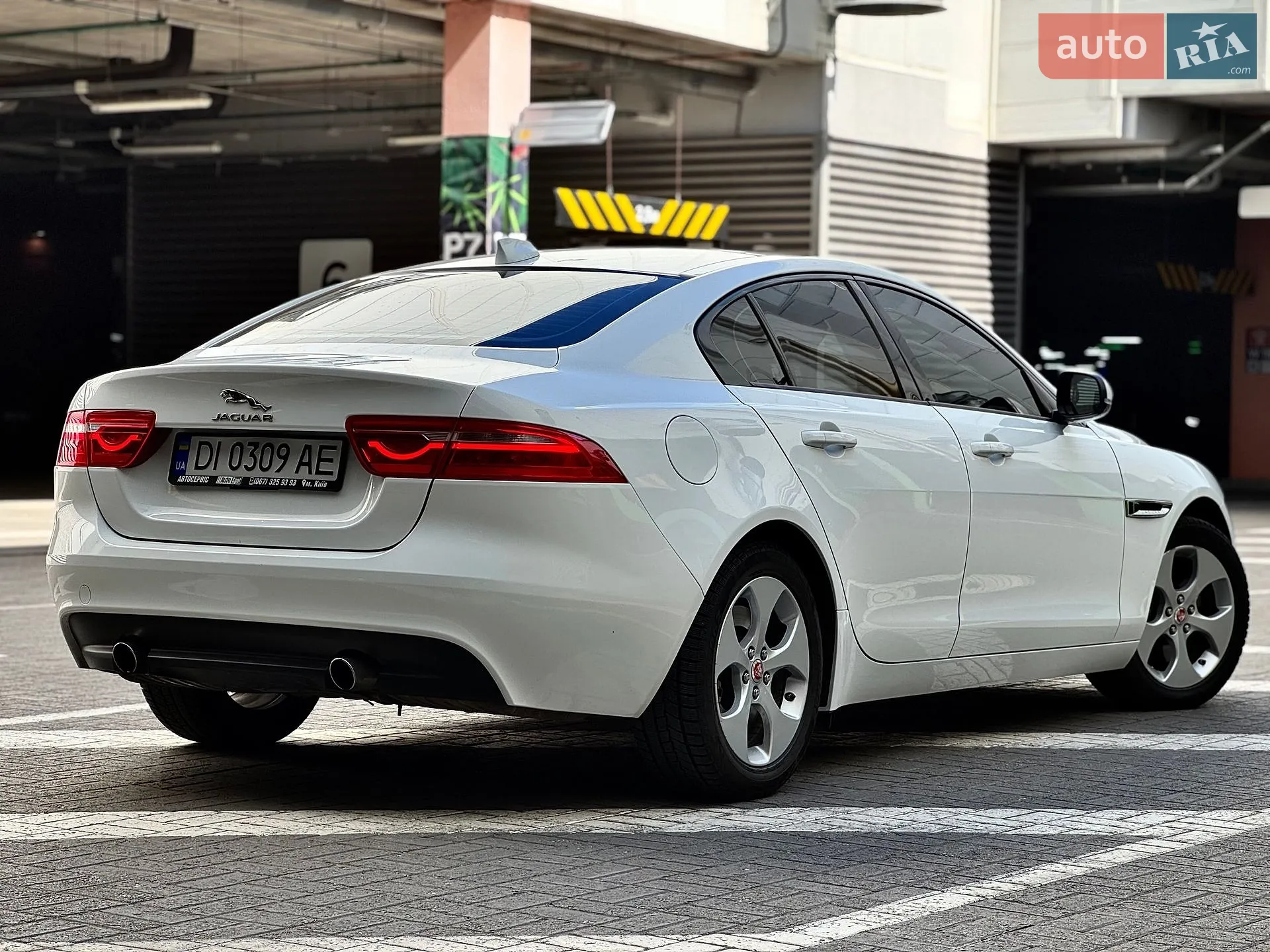 2016 Jaguar XE - мініатюра 28