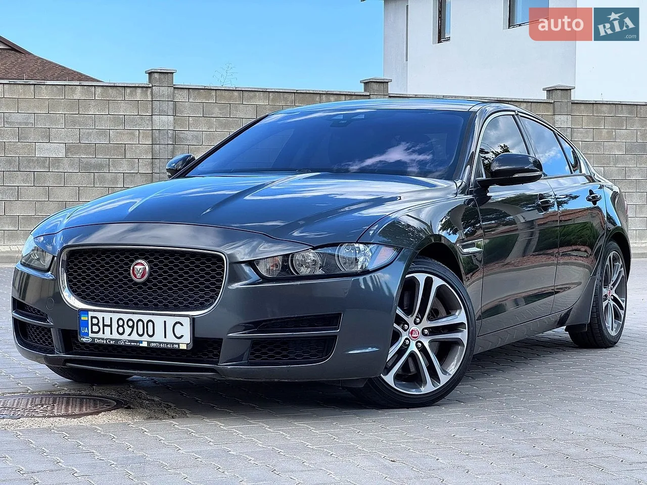 2016 Jaguar XE - мініатюра 38