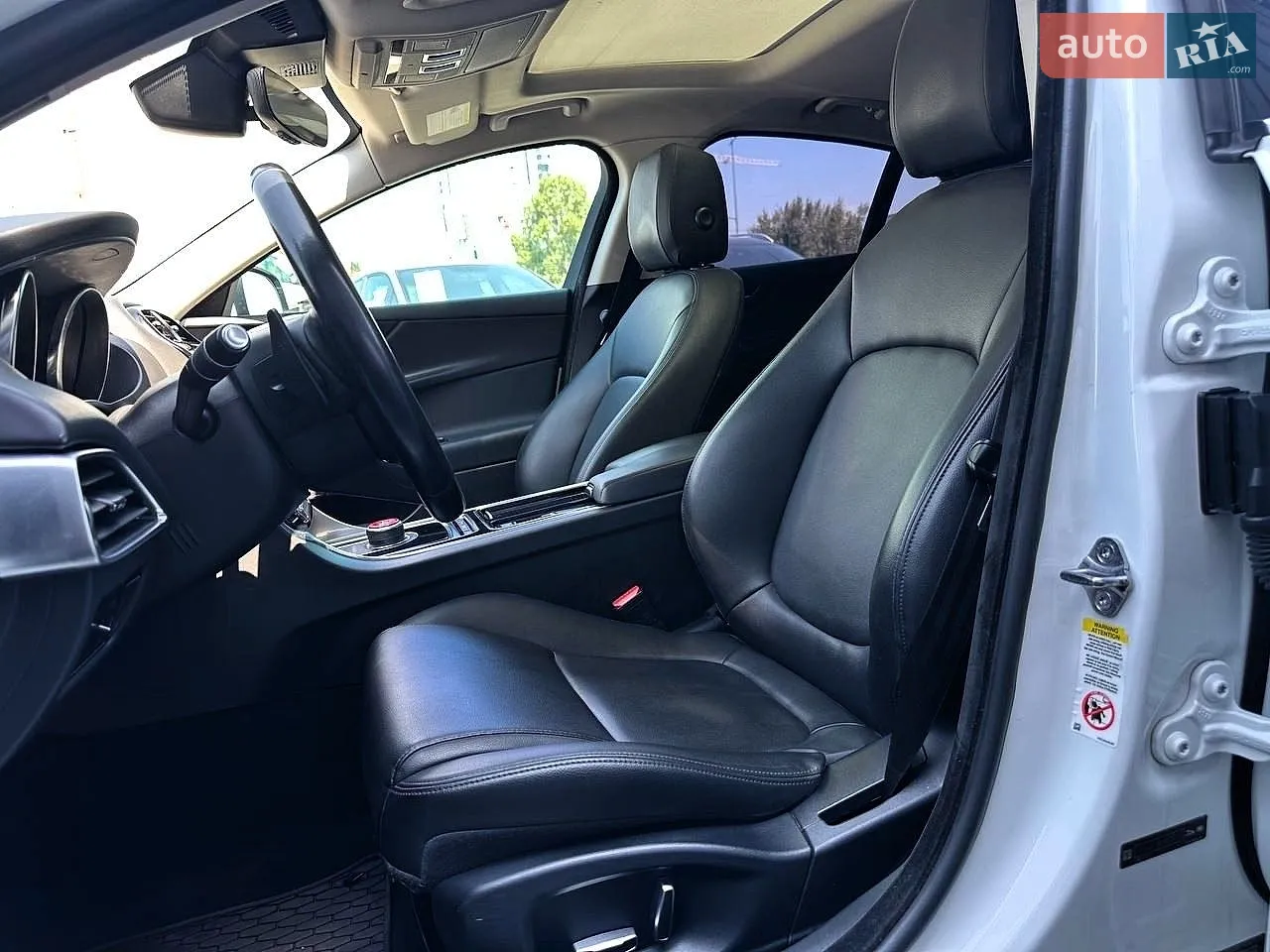 2018 Jaguar XE - мініатюра 9