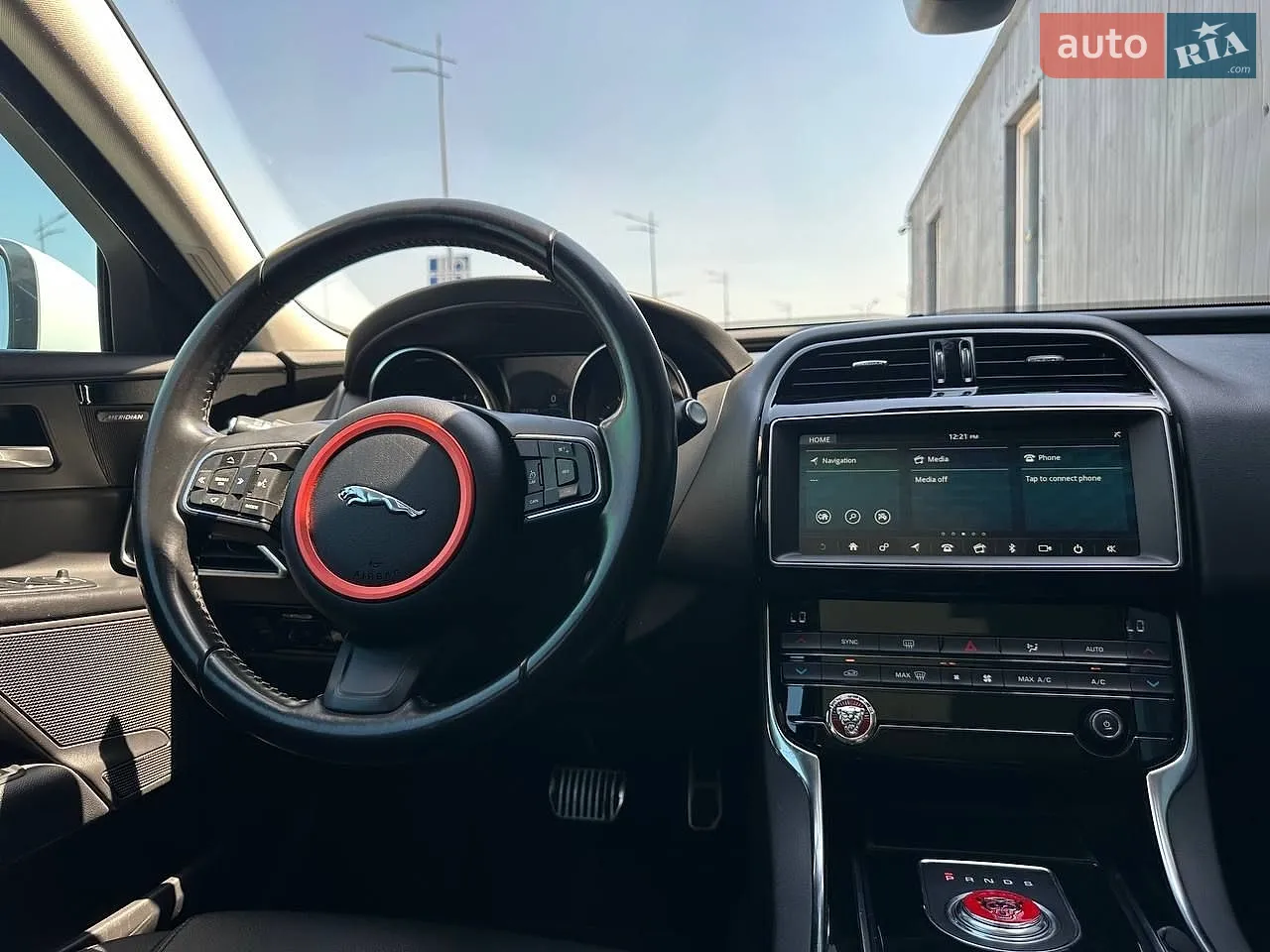2018 Jaguar XE - мініатюра 14