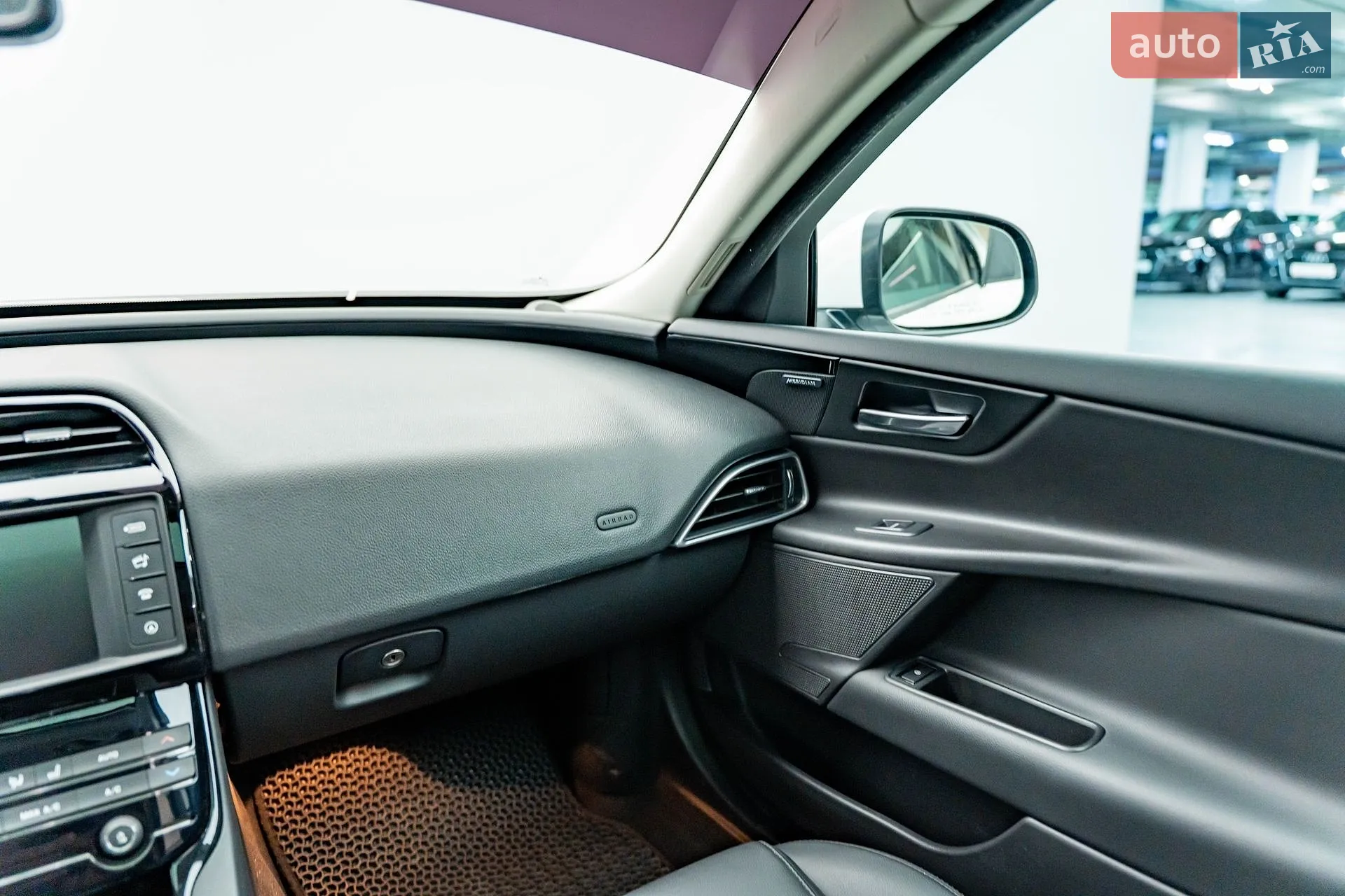 2016 Jaguar XE - мініатюра 12