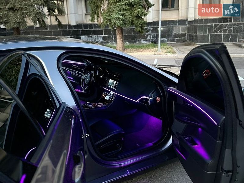 Седан Jaguar XE 2016 в Ужгороде