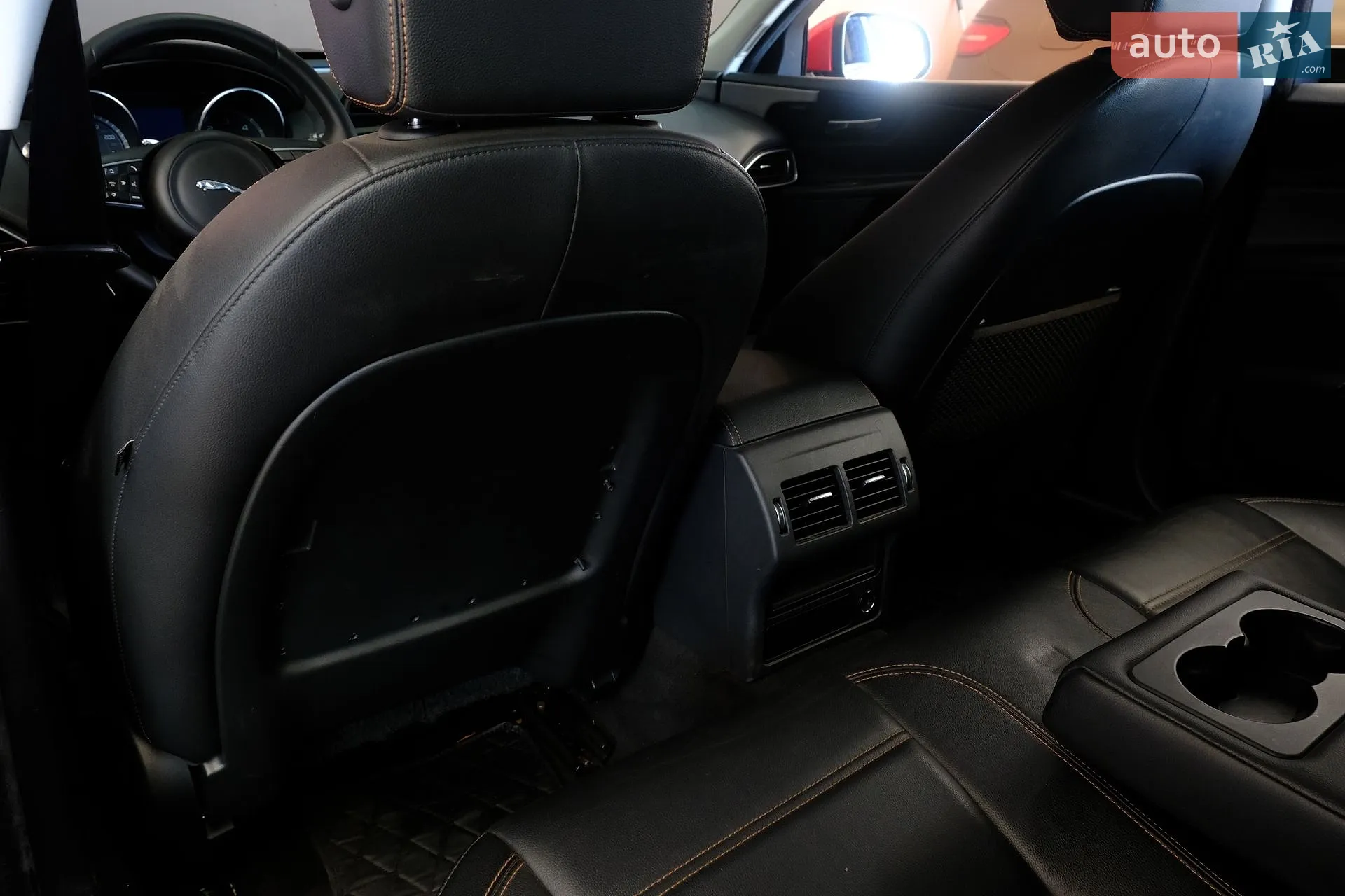 2015 Jaguar XE - мініатюра 28