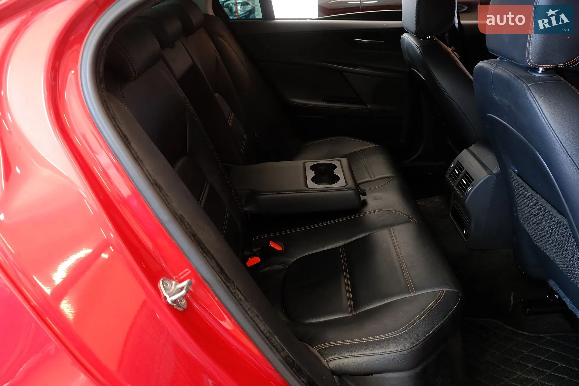 2015 Jaguar XE - мініатюра 30