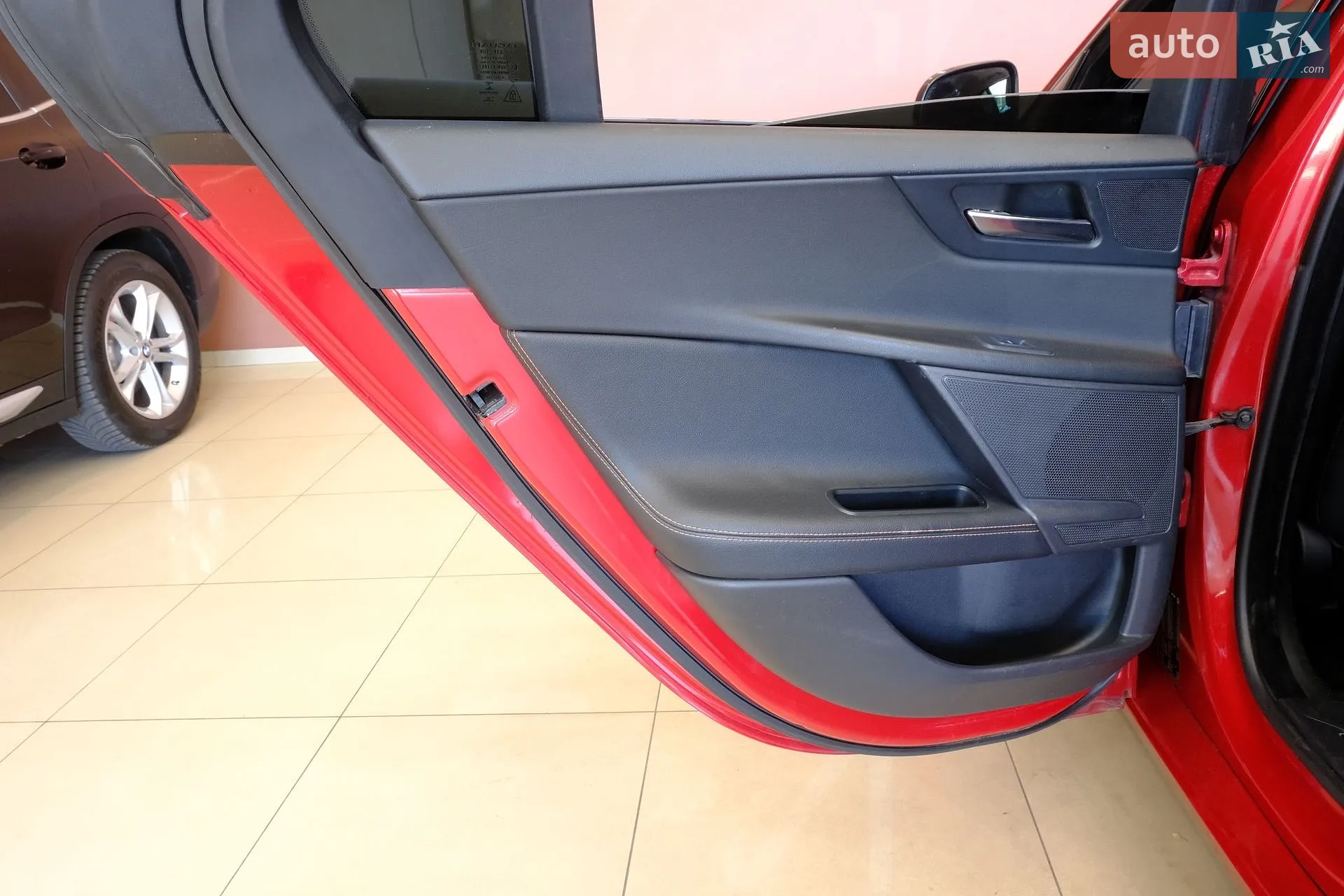 2015 Jaguar XE - мініатюра 29