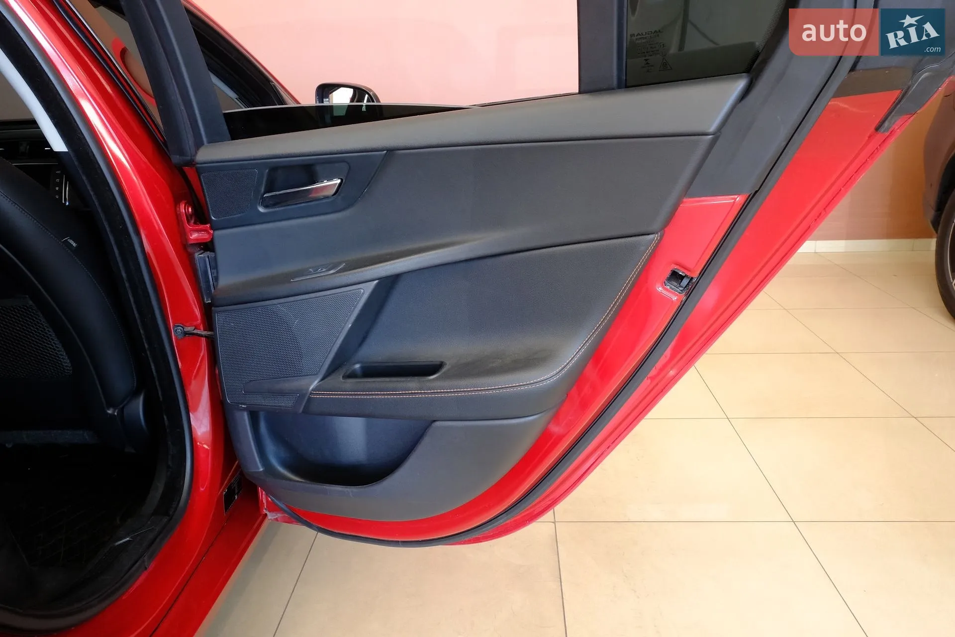 2015 Jaguar XE - мініатюра 33