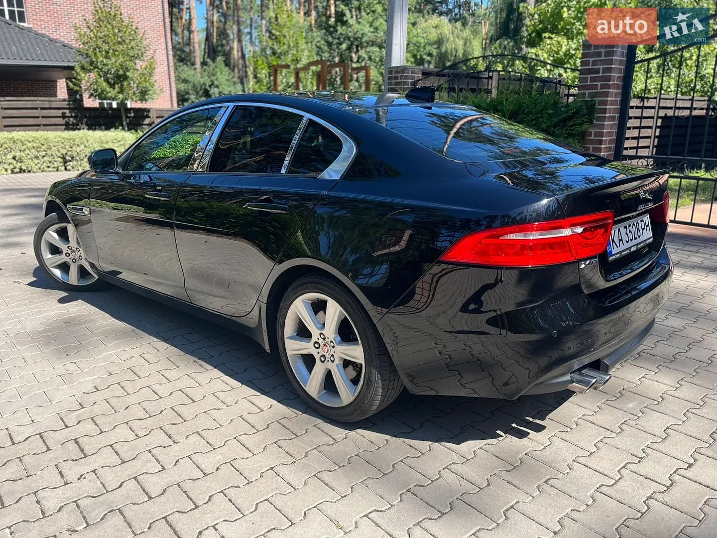 2016 Jaguar XE - мініатюра 6