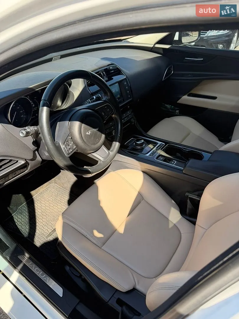 2016 Jaguar XE - мініатюра 7