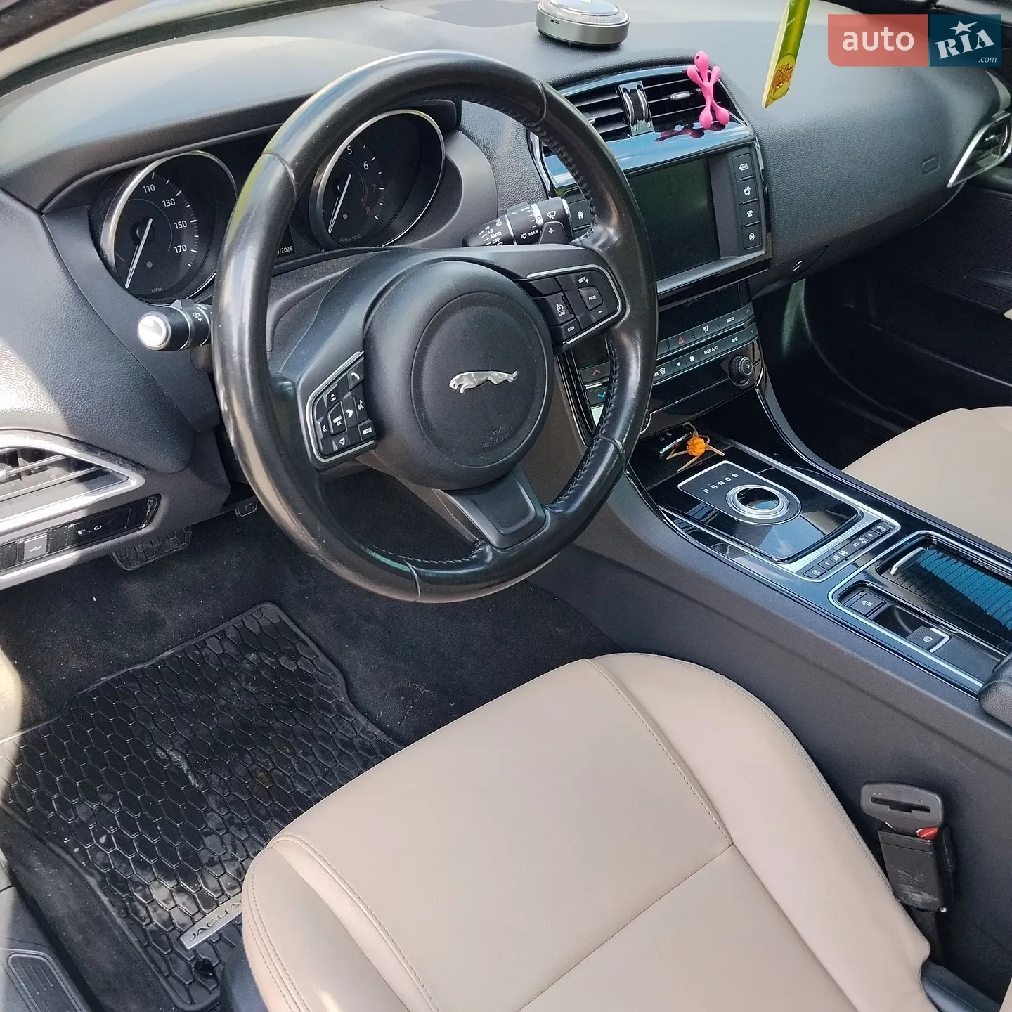 2017 Jaguar XE - мініатюра 24