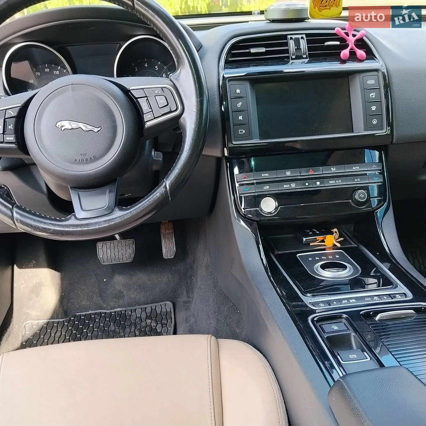2017 Jaguar XE - мініатюра 36