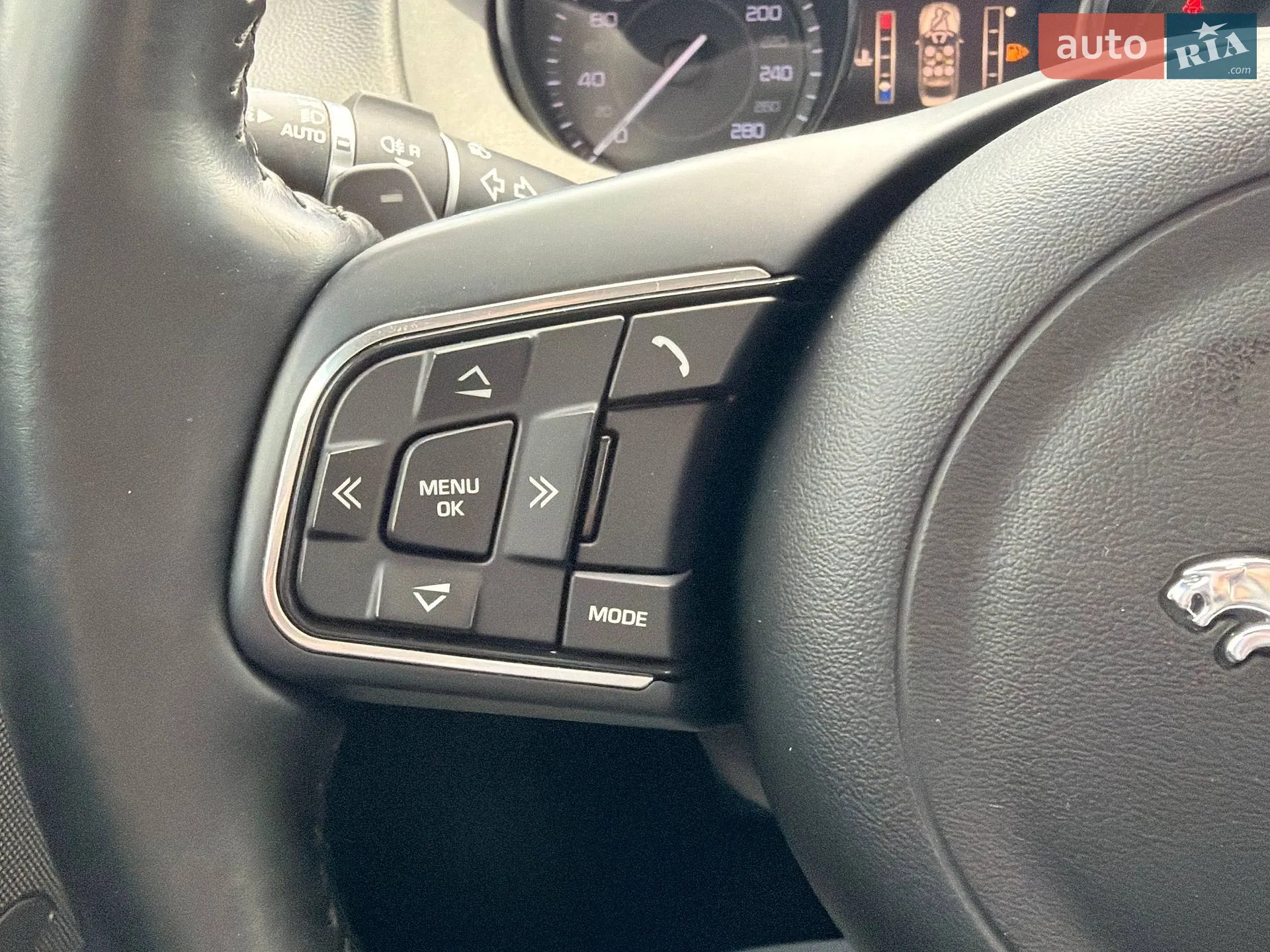 2015 Jaguar XE - мініатюра 31