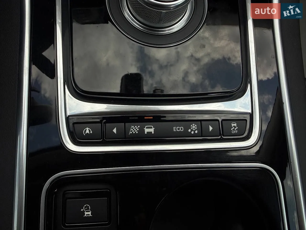 2015 Jaguar XE - мініатюра 30