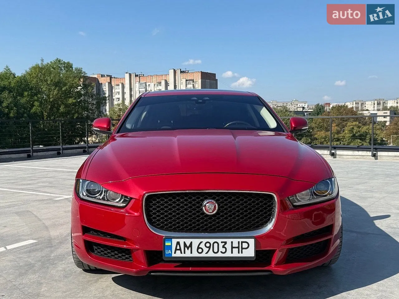 2018 Jaguar XE - мініатюра 2