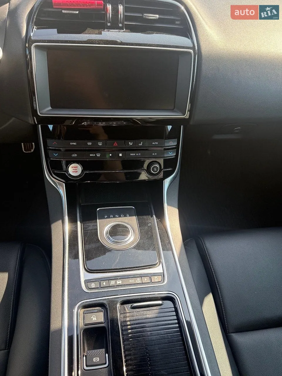 2018 Jaguar XE - мініатюра 23