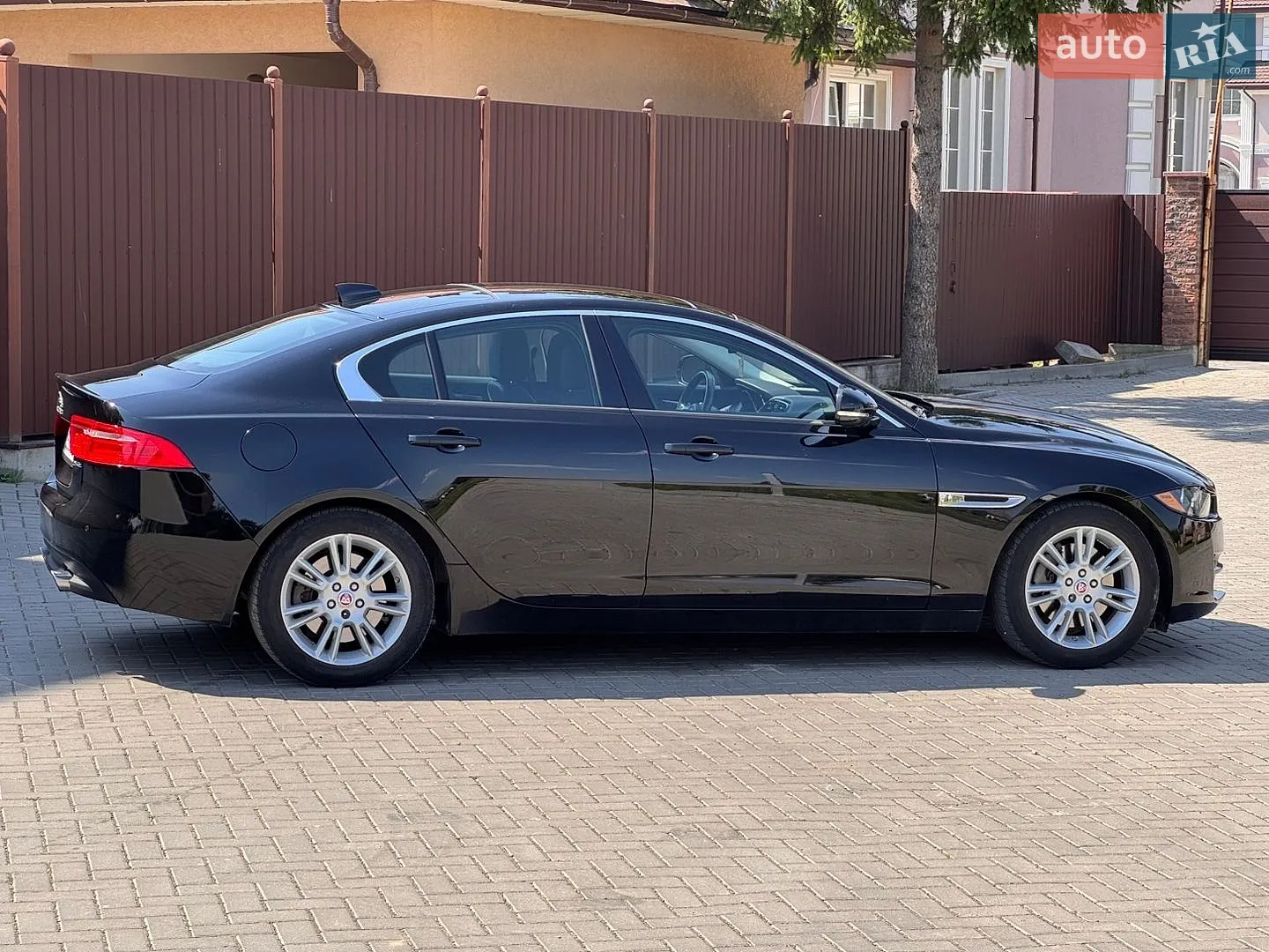 2016 Jaguar XE - мініатюра 5