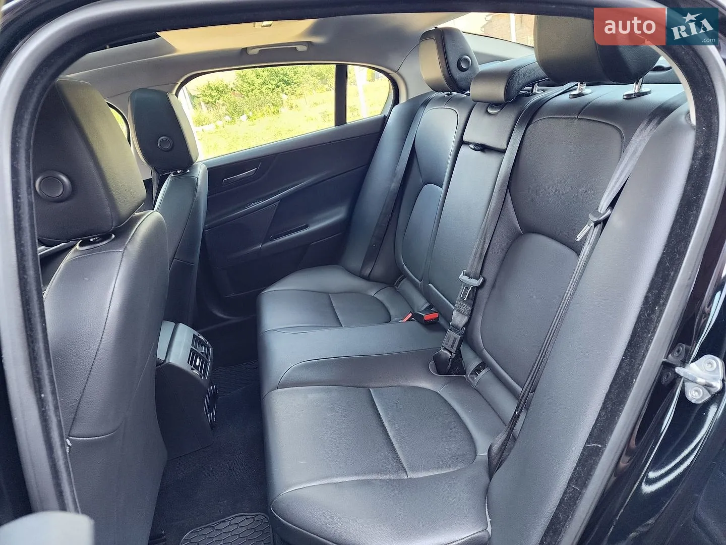 2016 Jaguar XE - мініатюра 16