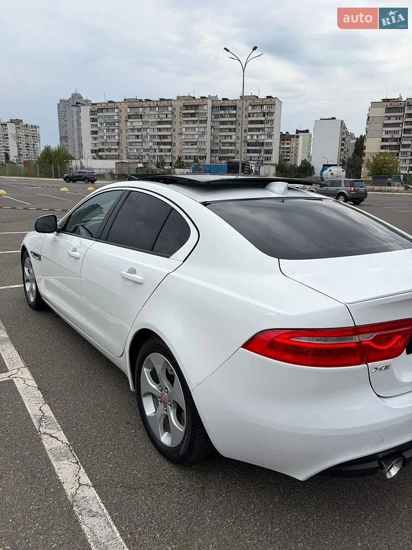 2017 Jaguar XE - мініатюра 3