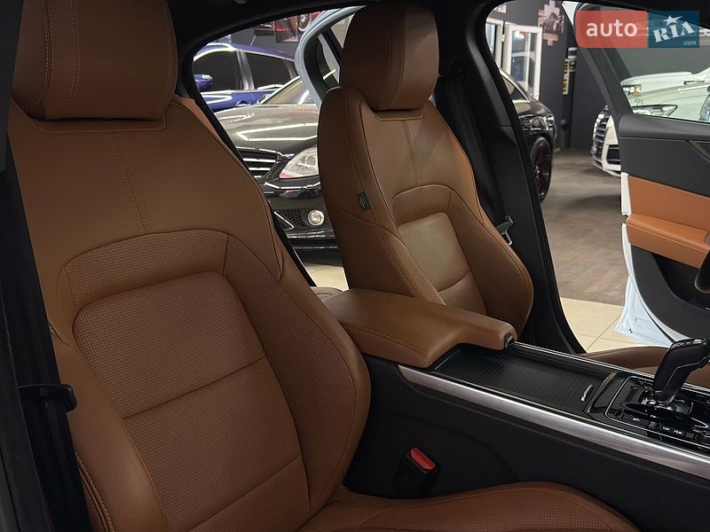 Седан Jaguar XE 2024 в Николаеве