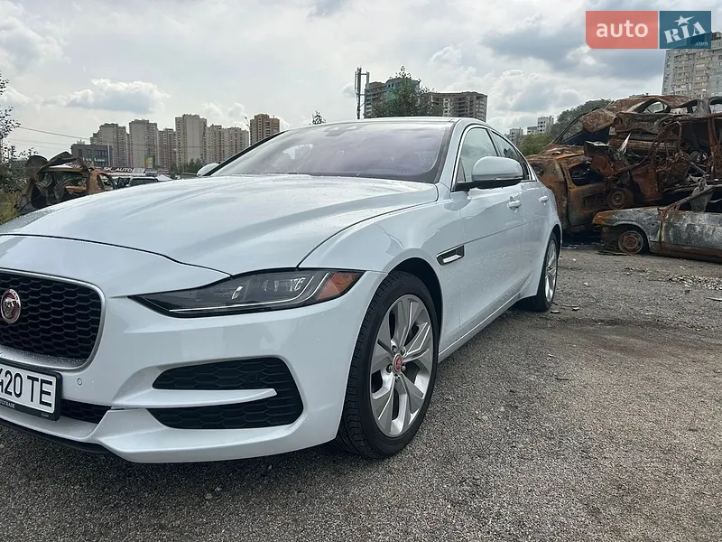 Jaguar XE