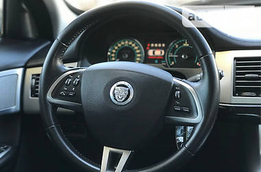 Седан Jaguar XF 2011 в Львове