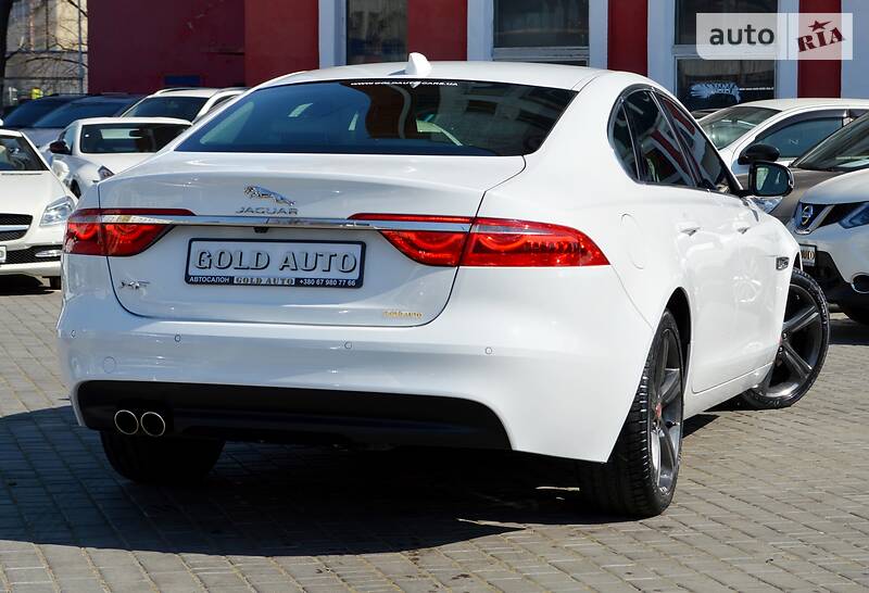 Седан Jaguar XF 2016 в Одесі