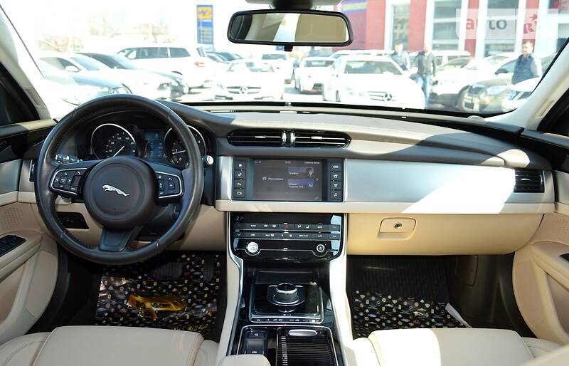 Седан Jaguar XF 2016 в Одесі