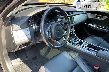 Седан Jaguar XF 2016 в 
