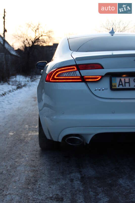 Седан Jaguar XF 2013 в Покровске