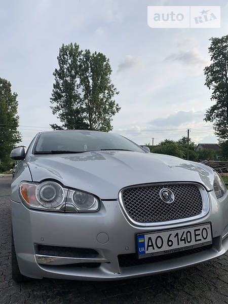 Седан Jaguar XF 2008 в Шумске