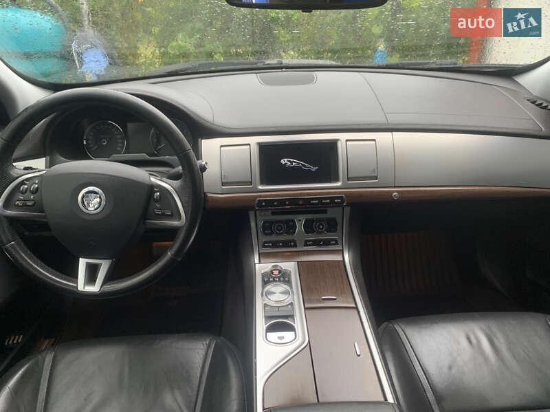 Седан Jaguar XF 2013 в Львове
