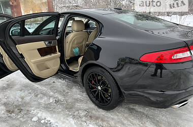 Седан Jaguar XF 2009 в Львове