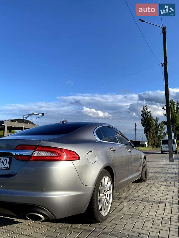 Седан Jaguar XF 2013 в Рівному