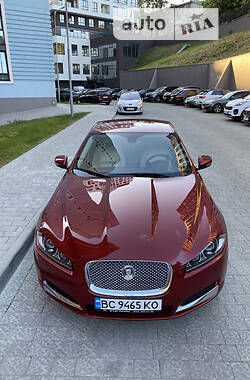 Седан Jaguar XF 2011 в Львове