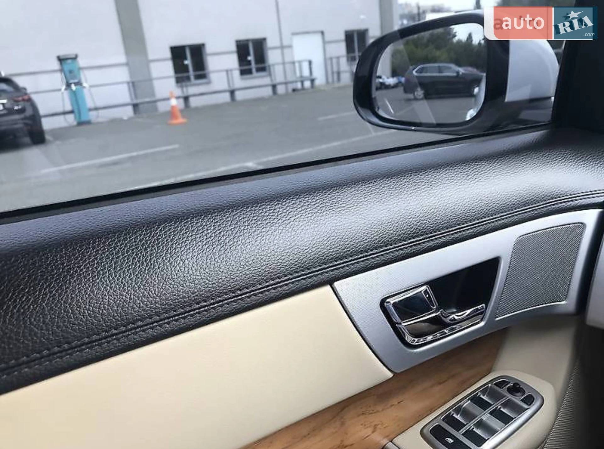 2012 Jaguar XF - мініатюра 24
