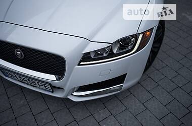 Седан Jaguar XF 2016 в Львове