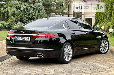 Седан Jaguar XF 2013 в 