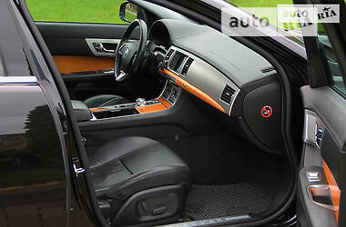 Седан Jaguar XF 2013 в 