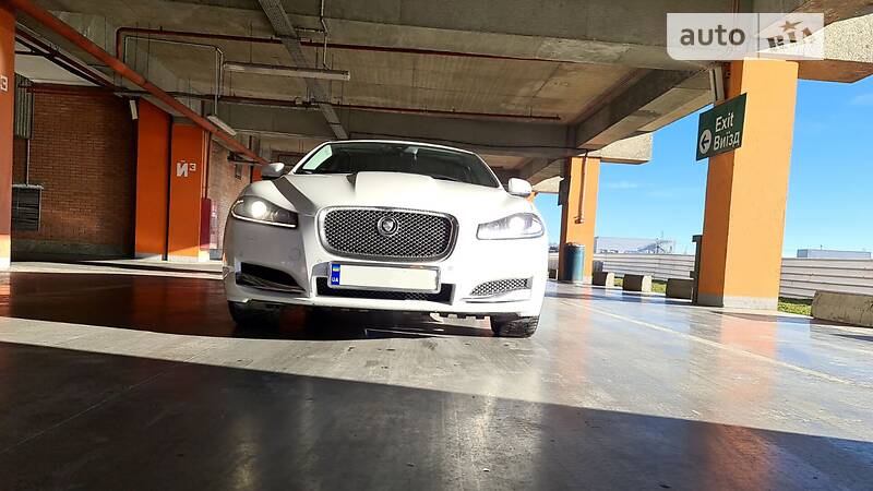 Седан Jaguar XF 2013 в Львове