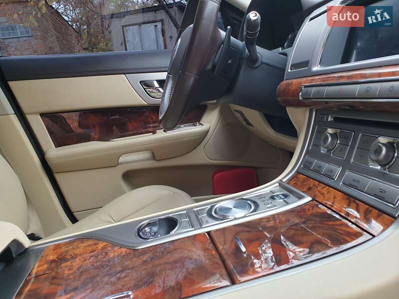 Седан Jaguar XF 2010 в Фастове