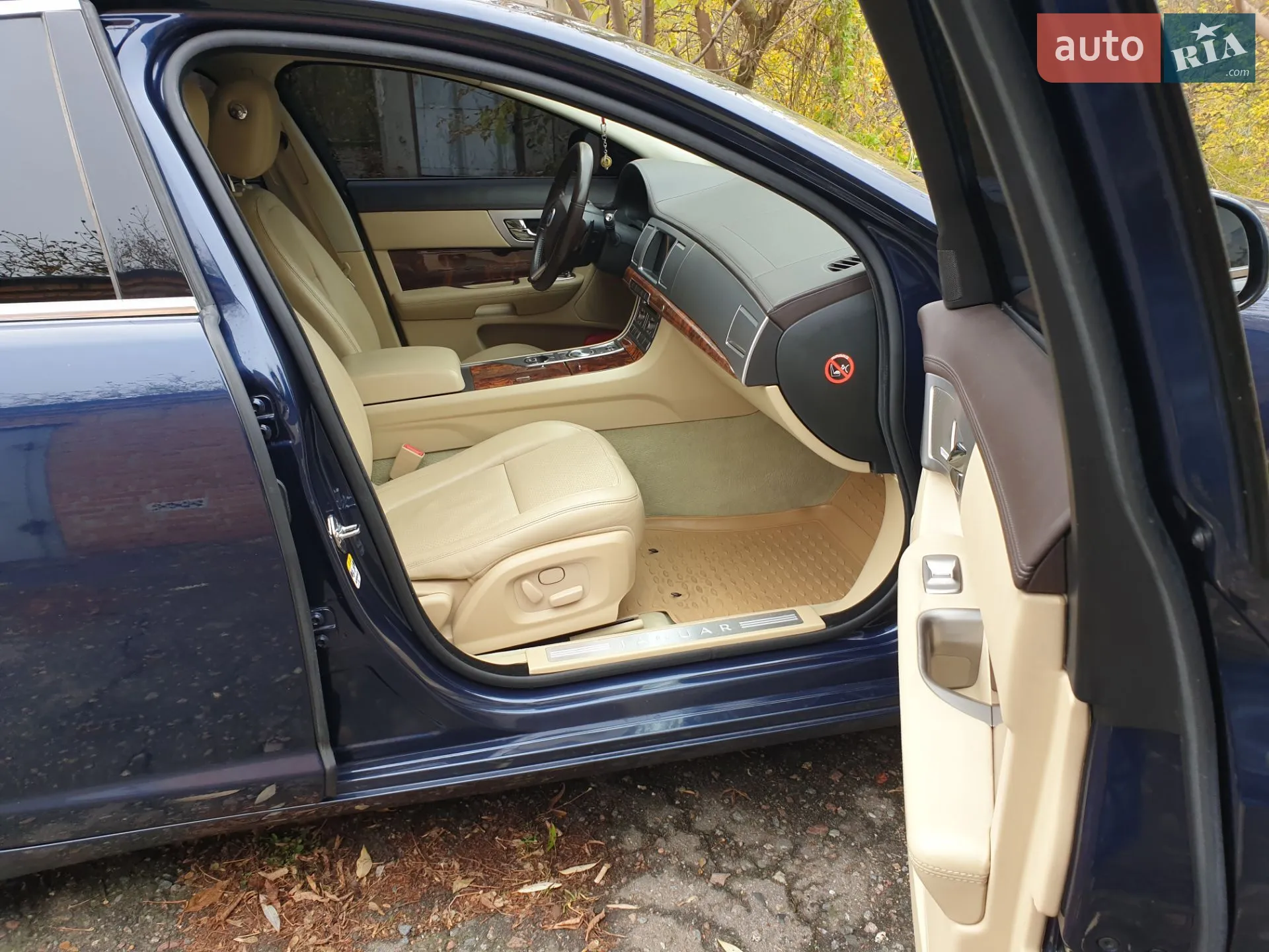 2010 Jaguar XF - мініатюра 24