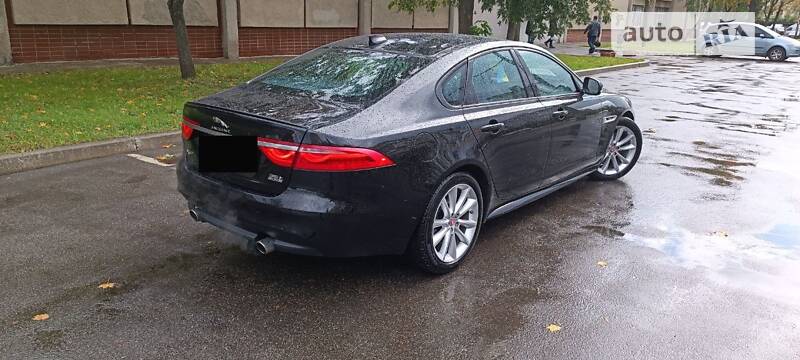 Седан Jaguar XF 2016 в Киеве