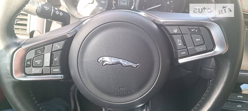 Седан Jaguar XF 2016 в Киеве