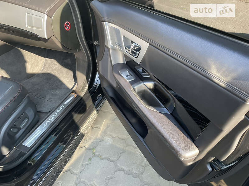 Седан Jaguar XF 2015 в Одессе