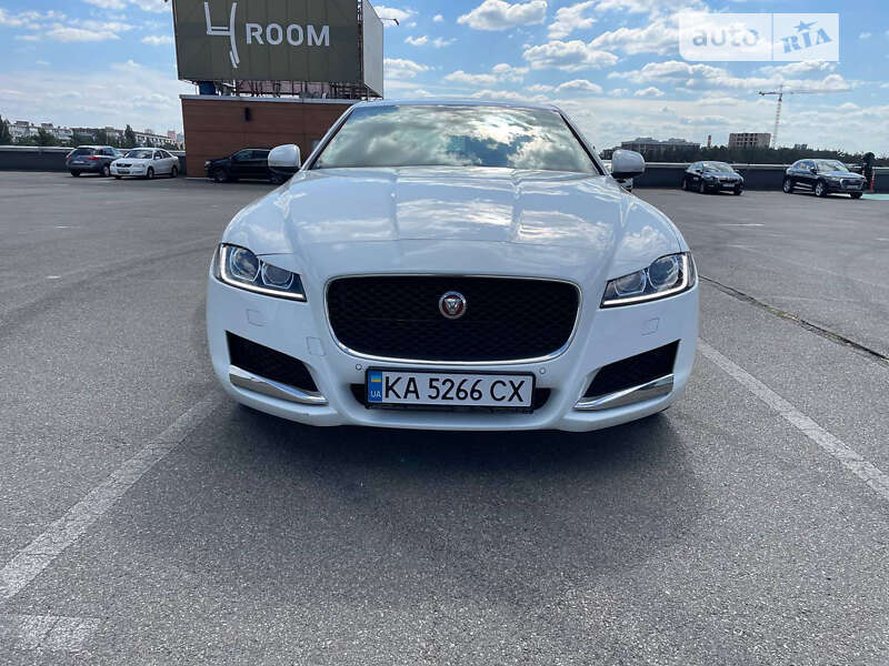 Седан Jaguar XF 2016 в Киеве