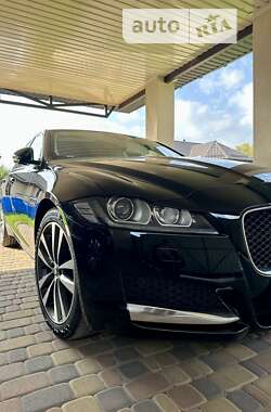 Седан Jaguar XF 2016 в Горішніх Плавнях